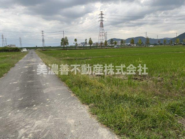 ５７０７０　岐阜市城田寺土地の前面道路含む現地写真