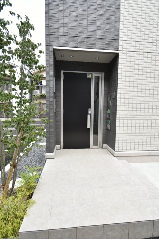 アリビオ向日町B棟のエントランス