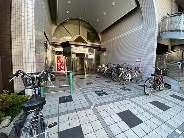 K&Cプラザのエントランス