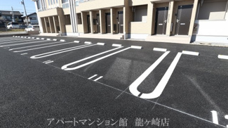 【駐車場】