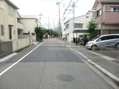 【前面道路含む現地写真】 | 神戸市長田区東尻池一丁目売り土地 | 前面道路幅員は約8ｍございます。広々ゆったり。