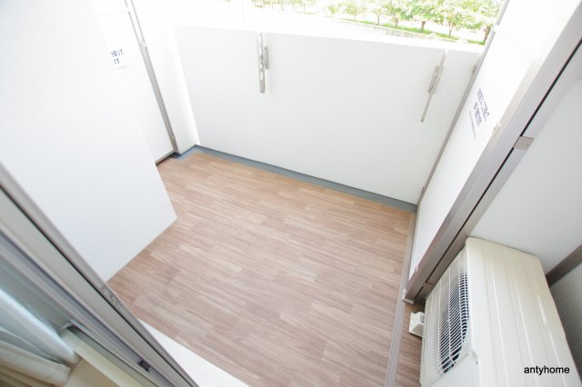 スペーシア江坂広芝町　仲介手数料無料のバルコニー