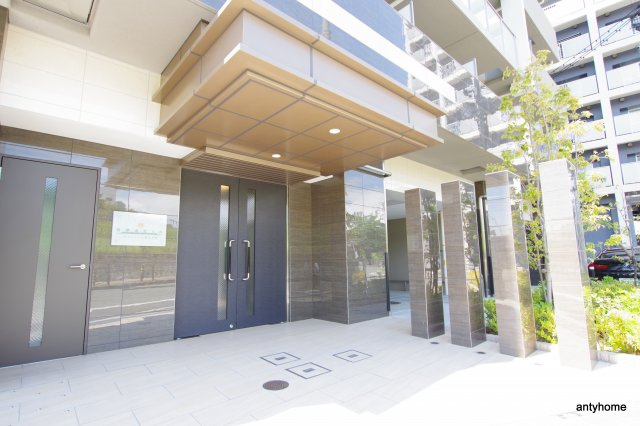 スペーシア江坂広芝町　仲介手数料無料のエントランス