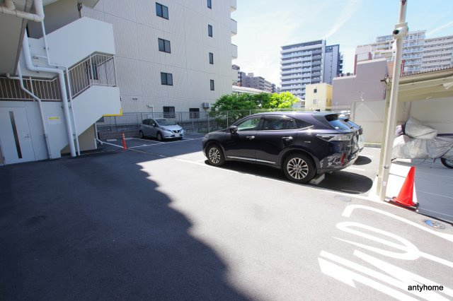 スペーシア江坂広芝町　仲介手数料無料の駐車場