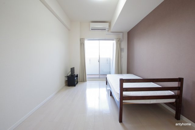 スペーシア江坂広芝町　仲介手数料無料の居間・リビング