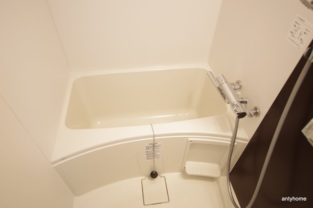 スペーシア江坂広芝町　仲介手数料無料の浴室