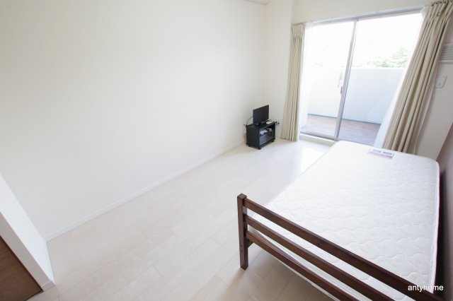 スペーシア江坂広芝町　仲介手数料無料の洋室