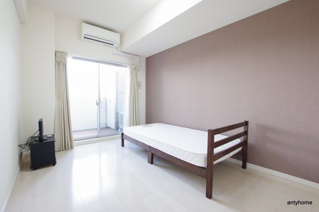 スペーシア江坂広芝町　仲介手数料無料の居間・リビング