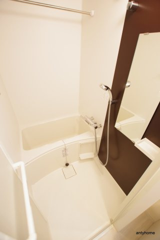 スペーシア江坂広芝町　仲介手数料無料の浴室