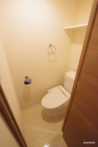 スペーシア江坂広芝町　仲介手数料無料のトイレ