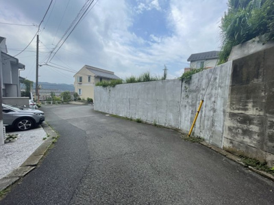 【前面道路含む現地写真】 | 日野市旭が丘1丁目土地（建築条件なし）