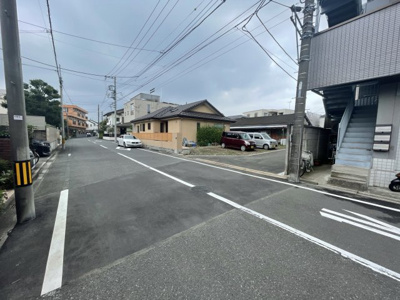 【前面道路含む現地写真】 | 日野市多摩平6丁目土地2区画（建築条件なし）　B区画