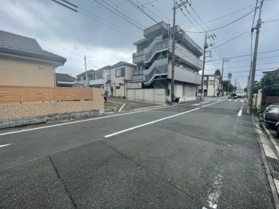 【前面道路含む現地写真】 | 日野市多摩平6丁目土地2区画（建築条件なし）　B区画