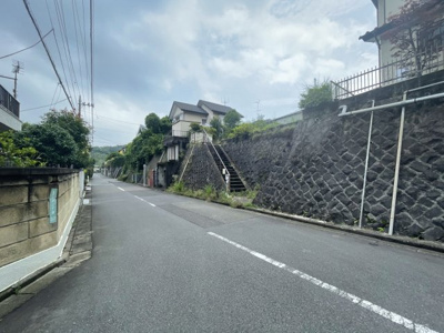 【前面道路含む現地写真】 | 日野市三沢2丁目土地（建築条件なし）
