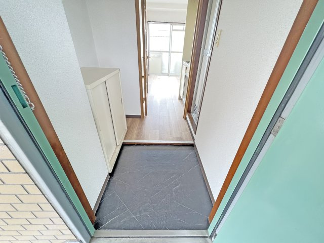 コーポ渡辺の玄関