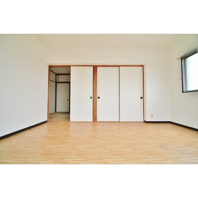 ハイツ　フォレスタの居間・リビング|洋室