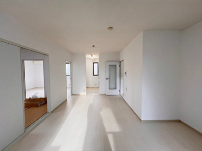 【居間・リビング】 | ライフガーデン末広 | 暮らしを広げるまっさら空間