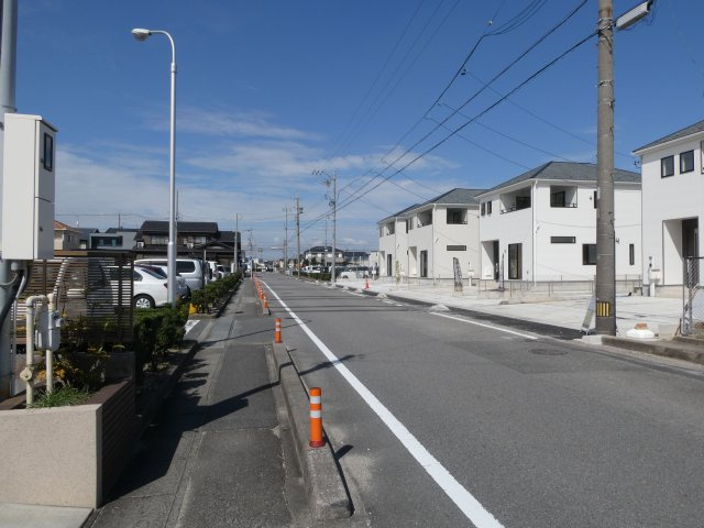 高浜市神明町第4新築分譲住宅　2号棟の前面道路含む現地写真|高浜市神明町第4新築分譲住宅1号棟～8号棟前面道路写真です。