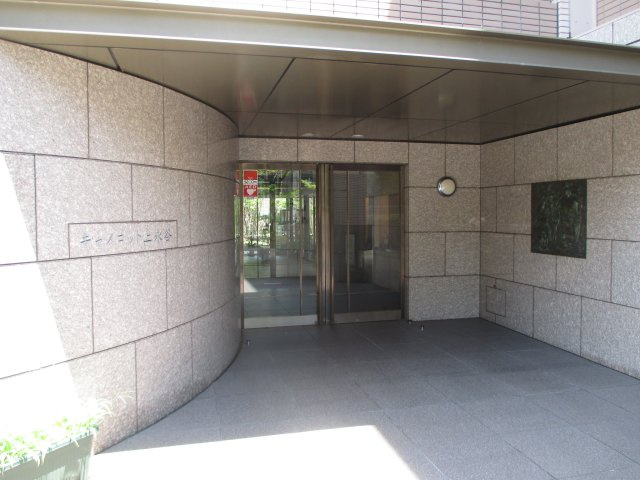 キャメロット上永谷のエントランス