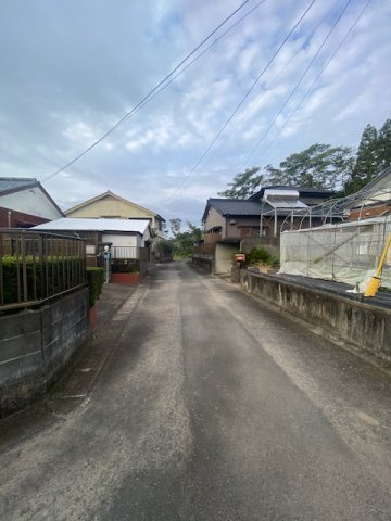 都城市高城町石山の売地の前面道路含む現地写真