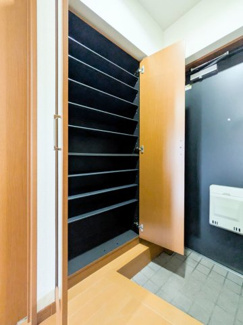 【玄関】 | ファミーユ旭台