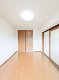 【洋室】 | ファミーユ旭台