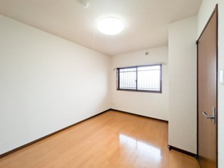 【洋室】 | ファミーユ旭台