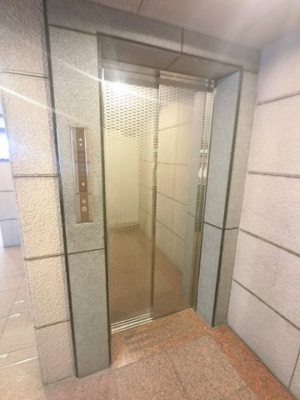 【その他共用部分】 | エンゼルハイム新子安 | お買い物時やベビーカーの出し入れに便利なエレベーター付です。