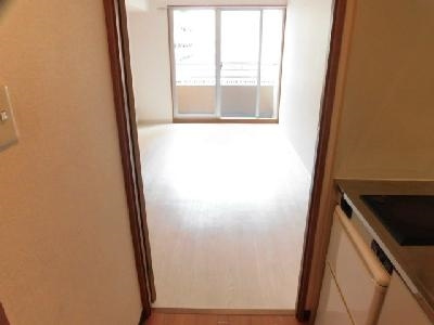 ディクティ三条の子供部屋|廊下から～
