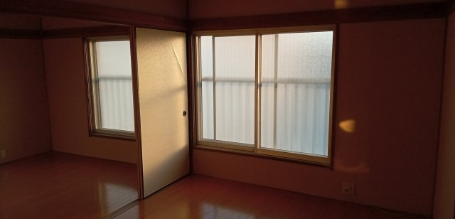 明るい洋室です