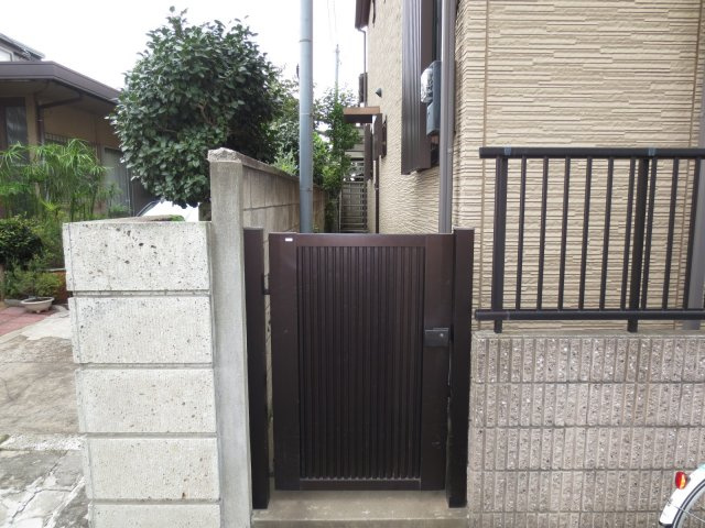 【エントランス】 | 出入口の門扉です