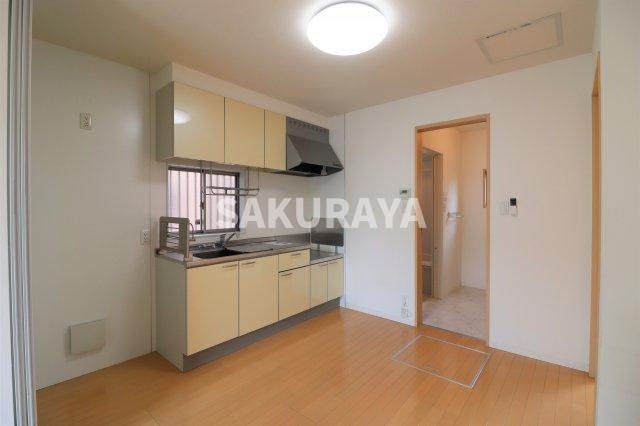 レフィナードの居間・リビング|ダイニングキッチン。2019年撮影。現況と異なる場合がございます。