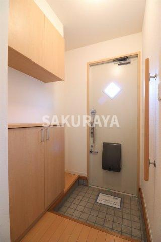 レフィナードの玄関|2019年撮影。現況と異なる場合がございます。