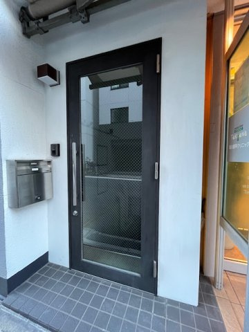 東英ハウスのエントランス