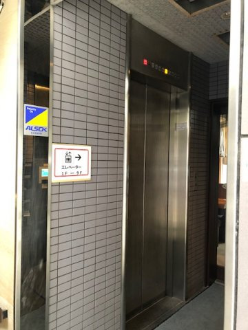 東英九段ビルのロビー