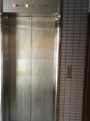 東英九段ビルのロビー