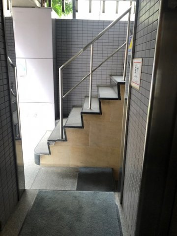 東英九段ビルのロビー