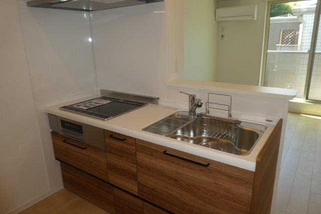 ソレイユみそらⅣのキッチン|３口IHコンロ付きシステムキッチン