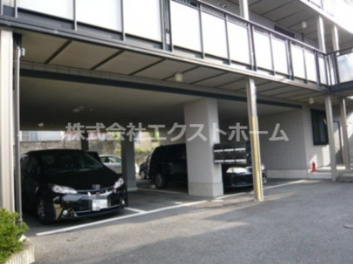 ヴィラアバンセの駐車場