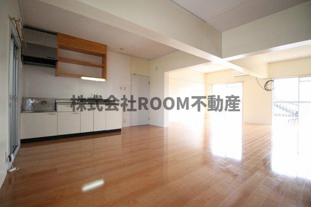 野﨑マンションのキッチン|コンパクトなキッチンで掃除もラクラク