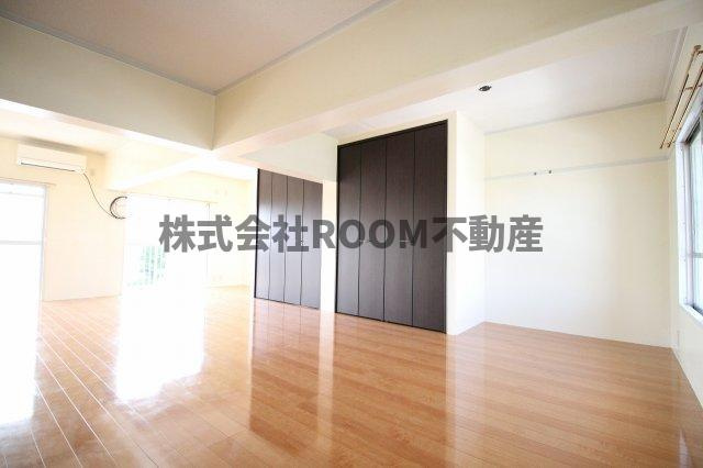 野﨑マンションの居間・リビング|使いやすいリビングです