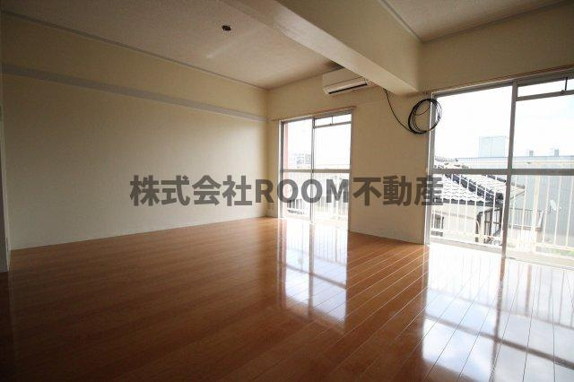 野﨑マンションの居間・リビング|使いやすい居間です