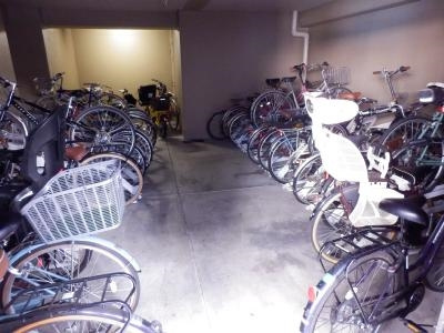 リバティ四条烏丸の駐車場|駐輪場