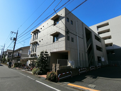 【外観】 | アルチェ | 小田急線・南武線「登戸」駅より徒歩5分！コンビニが近くて急なお買物にも便利な立地の3階建てマンションです♪