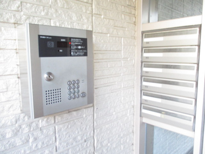 【エントランス】 | アルチェ | 共用エントランスは不審者の侵入を未然に防ぐオートロック付き！防犯対策充実しています◎