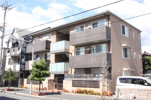 東大阪市小阪本町２丁目のアパートの外観