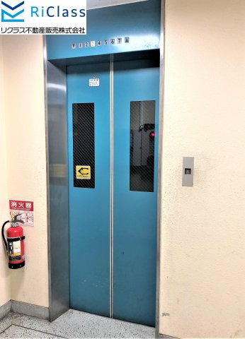 シャトー吟翠のエントランス|建物の内部です