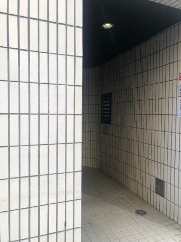 青木ビルのエントランス