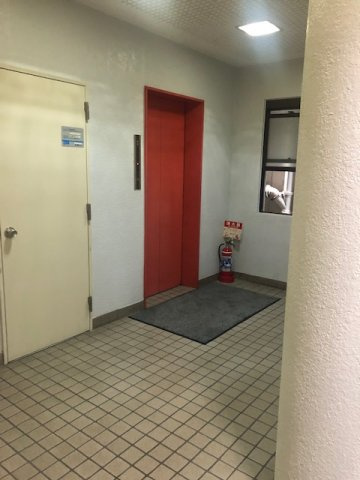 青木ビルのロビー