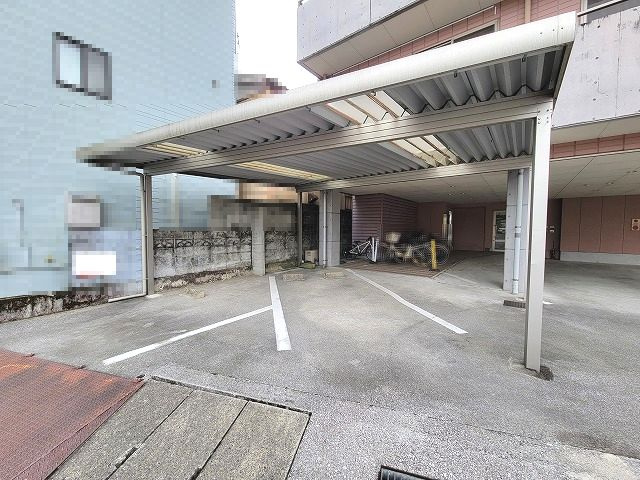 シャルル一ツ橋の駐車場|カースペースがあります